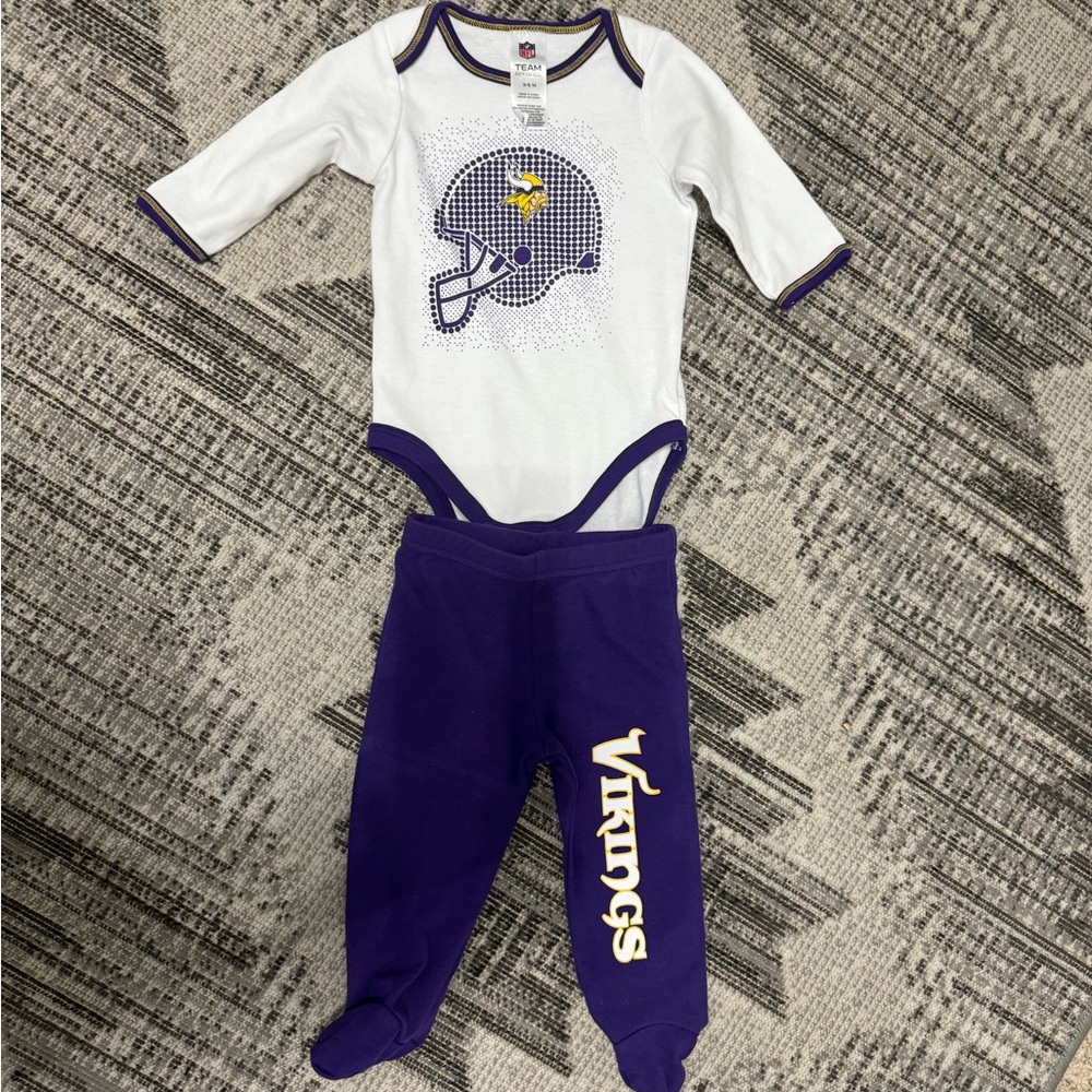 NWOT NFL Vikings Set